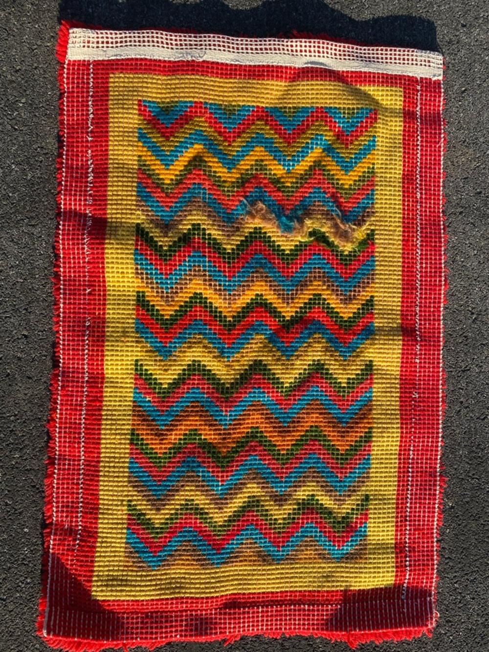 Vintage Accent Rug Small Latch Hook Retro Grandma Chevron Zig Zag - Picture 2 of 5